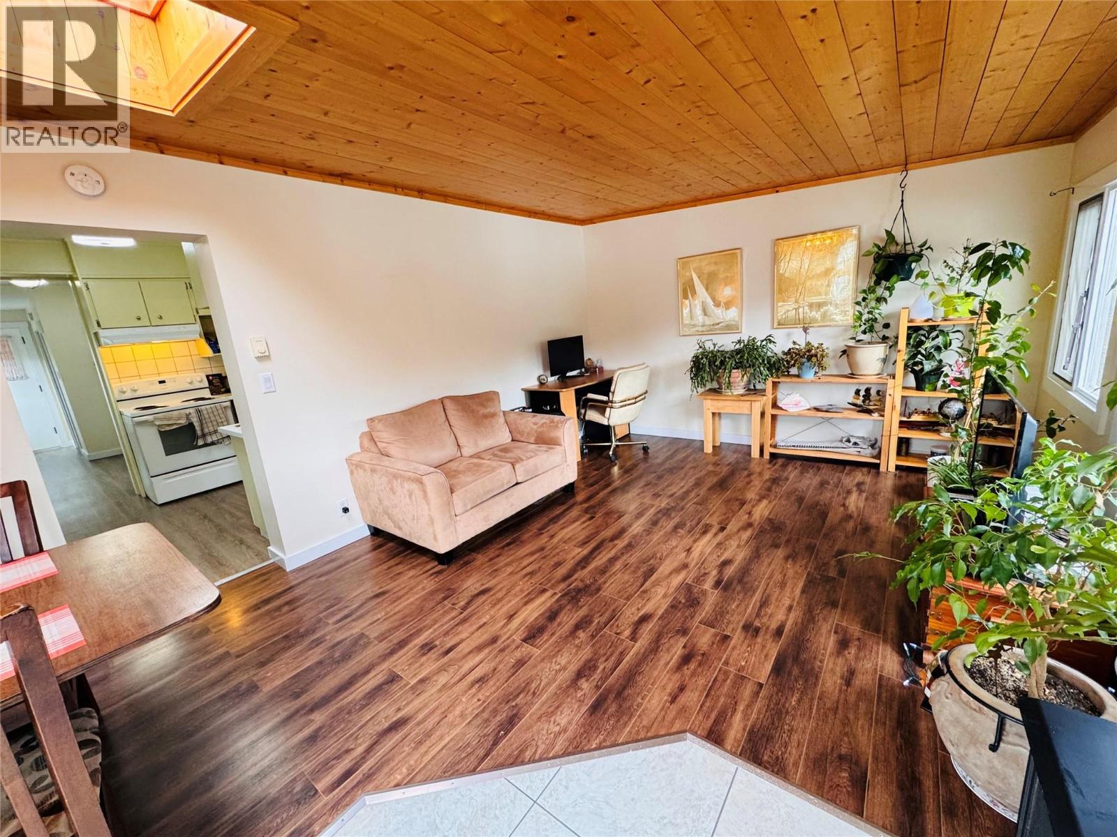 904 KETTLE RIVER Drive, Grand Forks