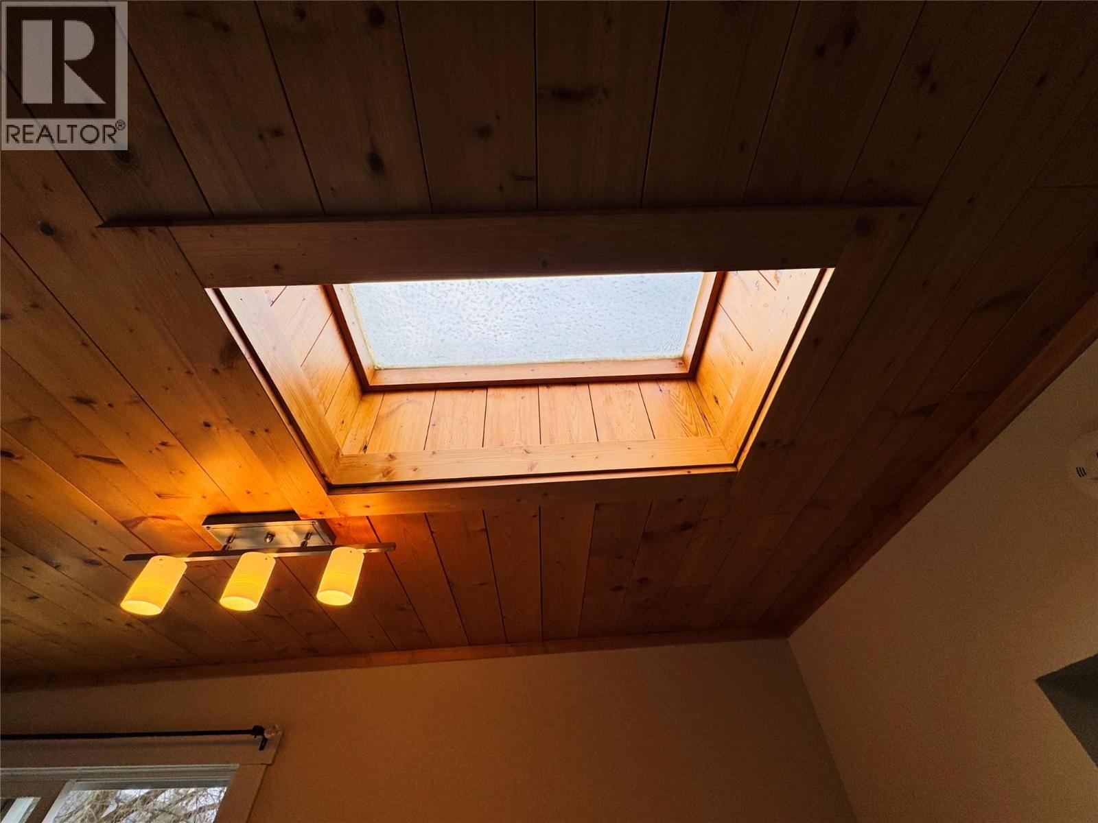 904 KETTLE RIVER Drive, Grand Forks