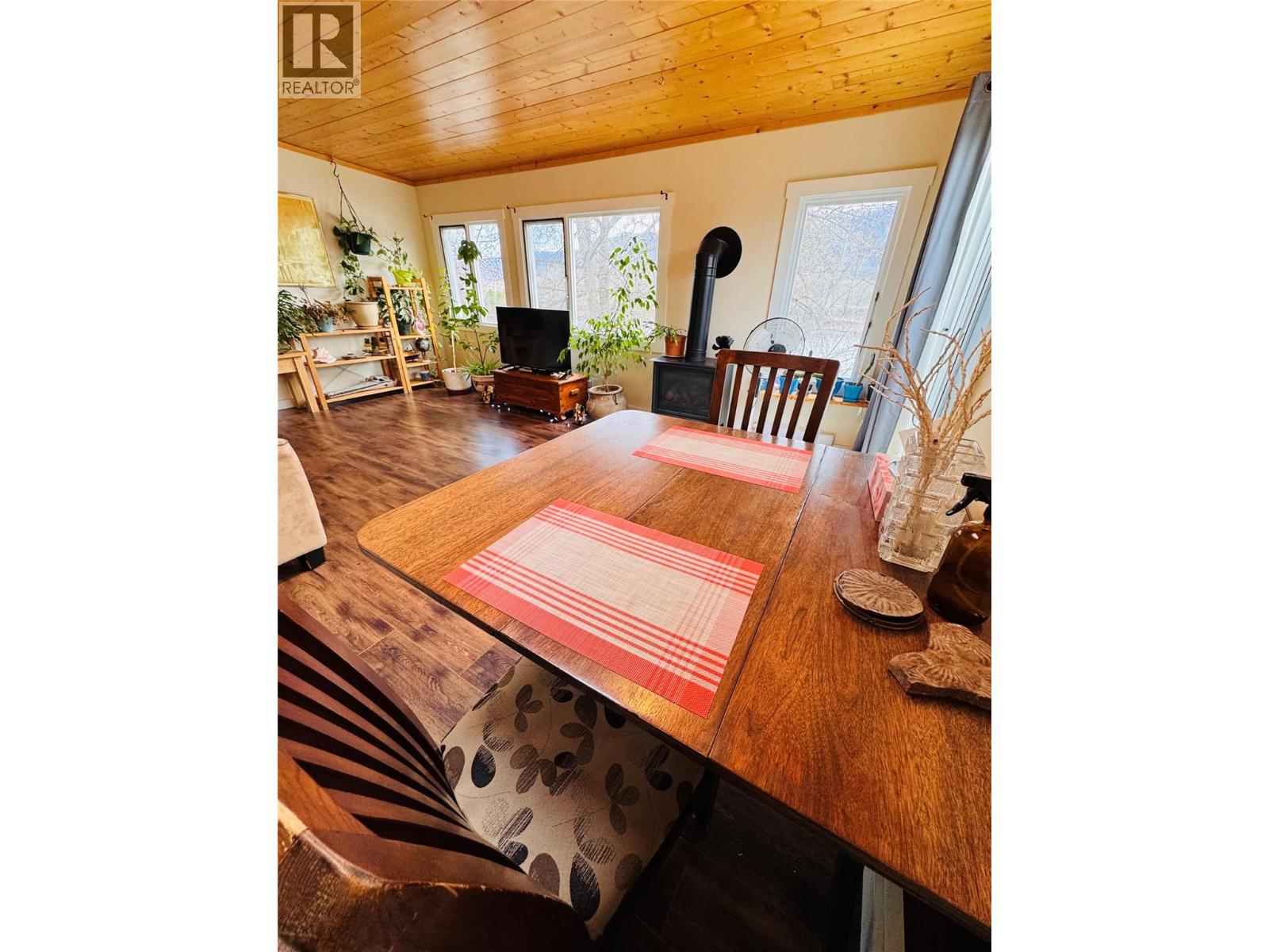 904 KETTLE RIVER Drive, Grand Forks