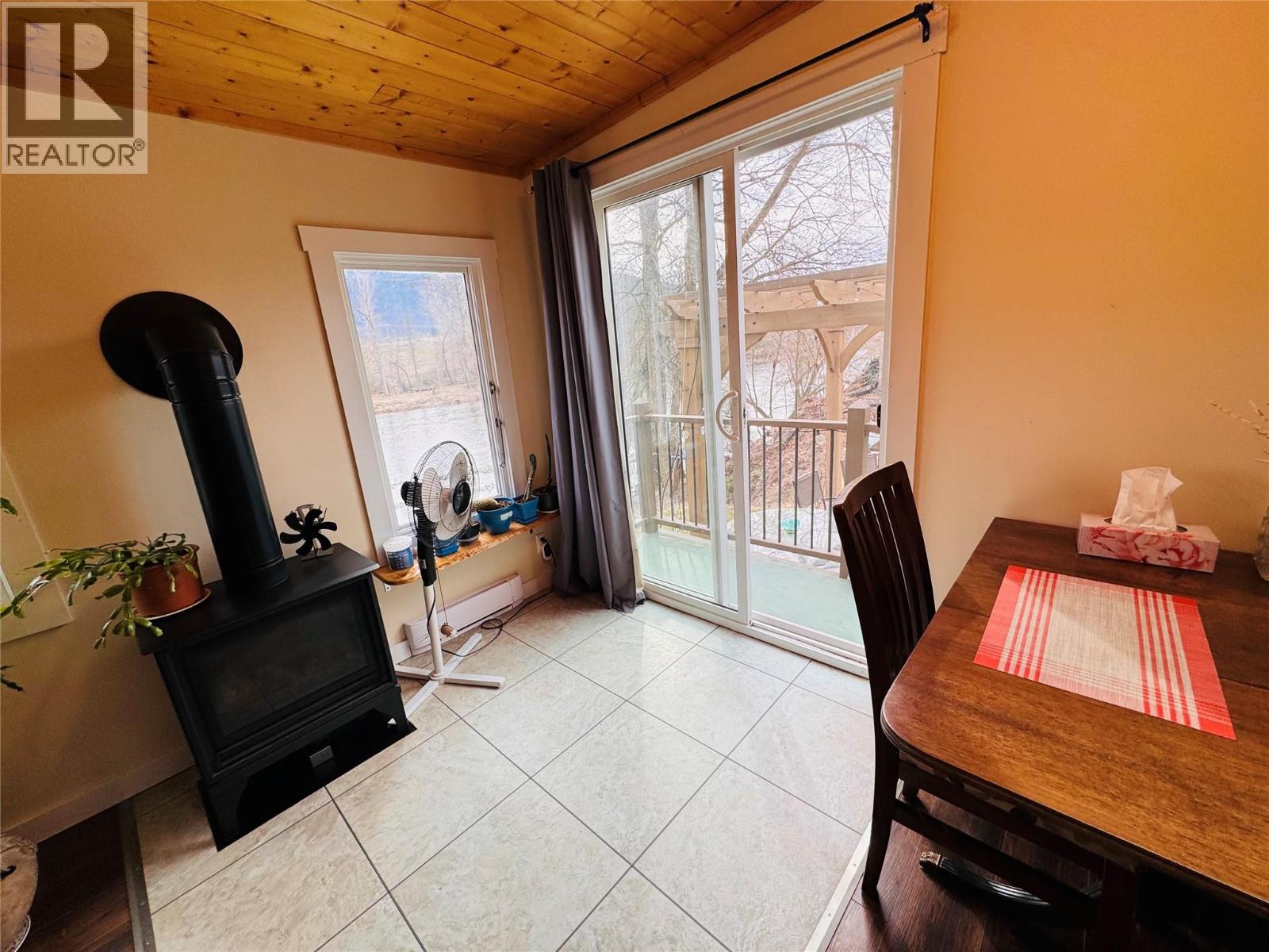 904 KETTLE RIVER Drive, Grand Forks