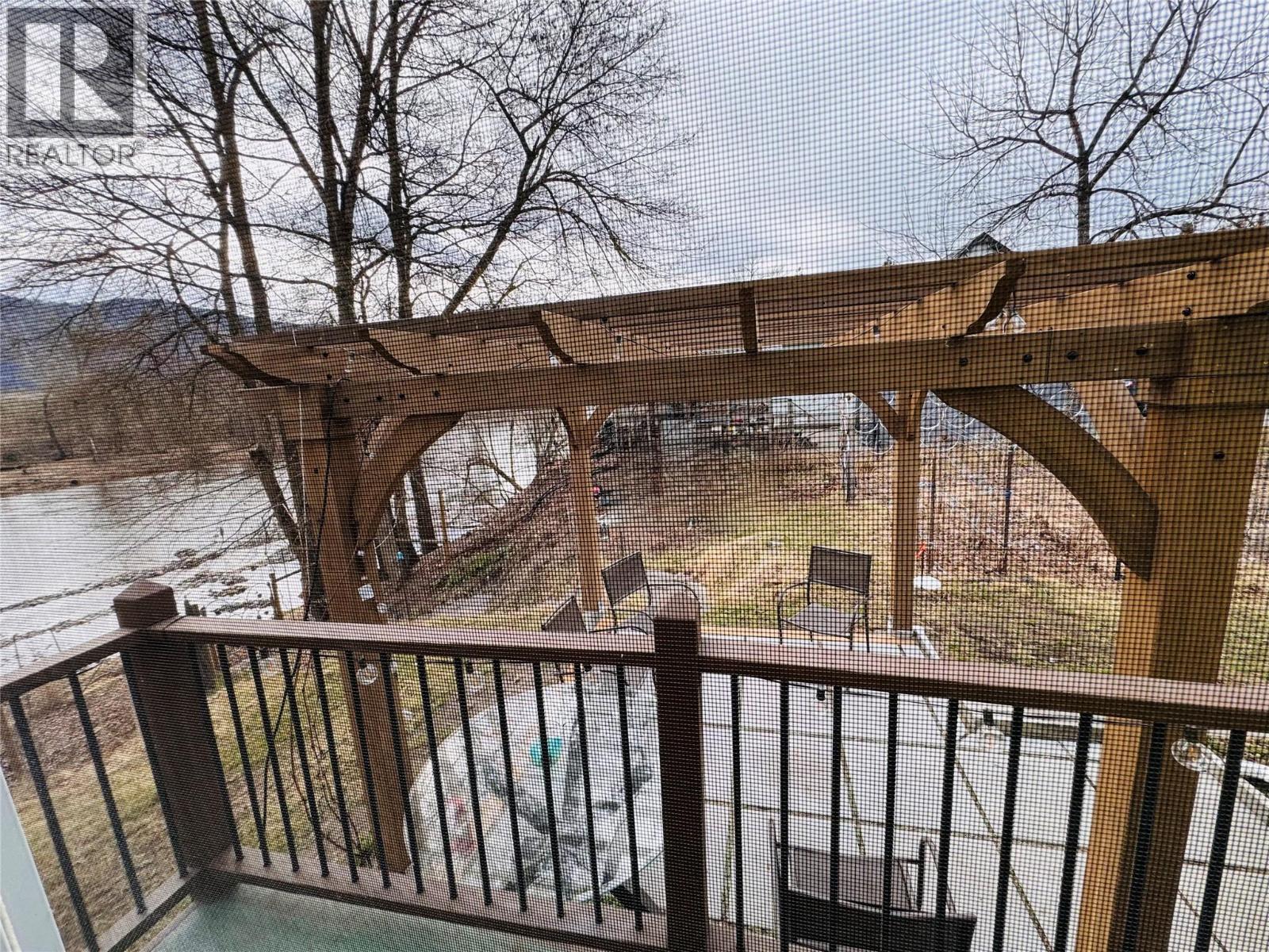 904 KETTLE RIVER Drive, Grand Forks