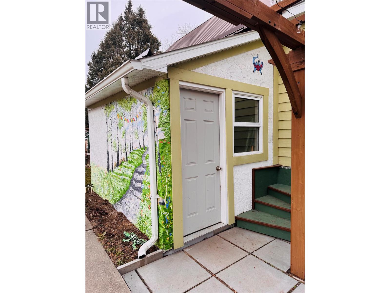 904 KETTLE RIVER Drive, Grand Forks