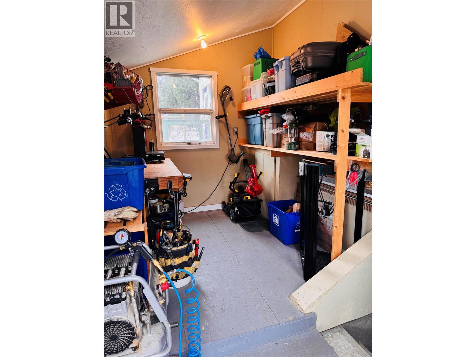 904 KETTLE RIVER Drive, Grand Forks