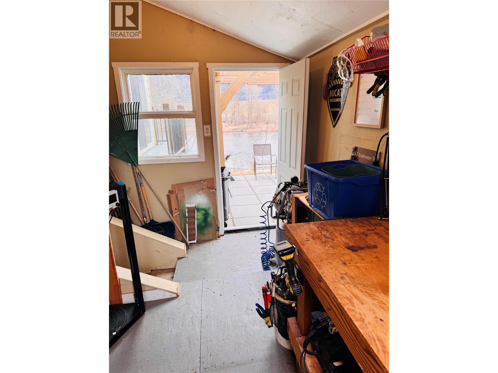 904 KETTLE RIVER Drive, Grand Forks