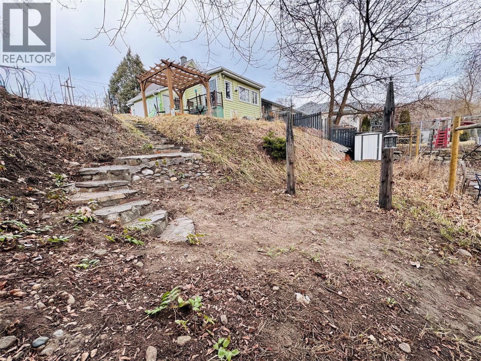 904 KETTLE RIVER Drive, Grand Forks