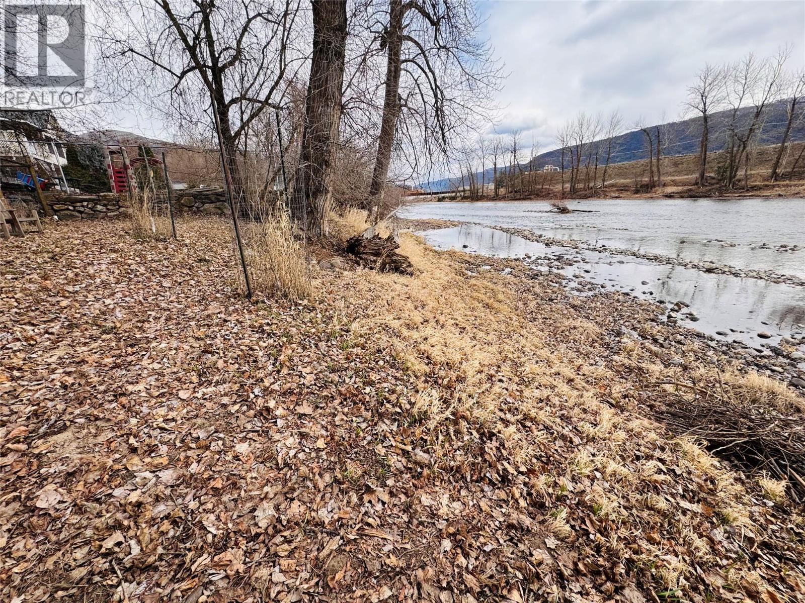 904 KETTLE RIVER Drive, Grand Forks