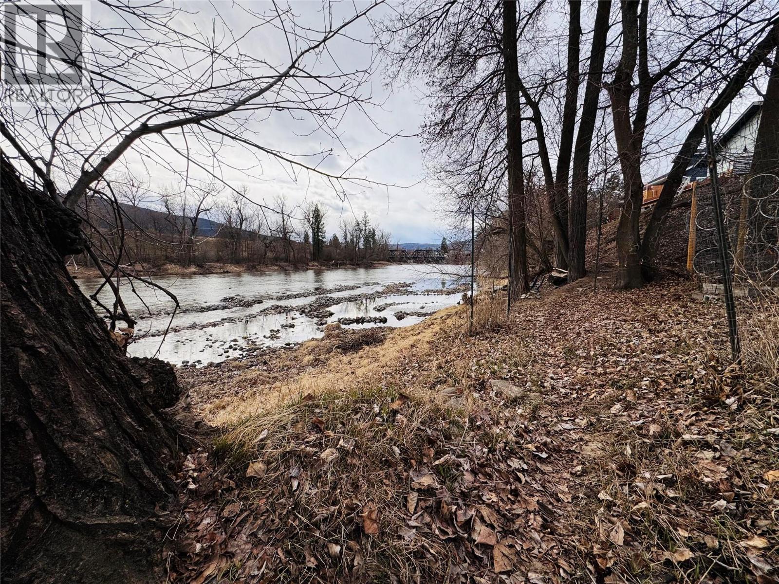 904 KETTLE RIVER Drive, Grand Forks