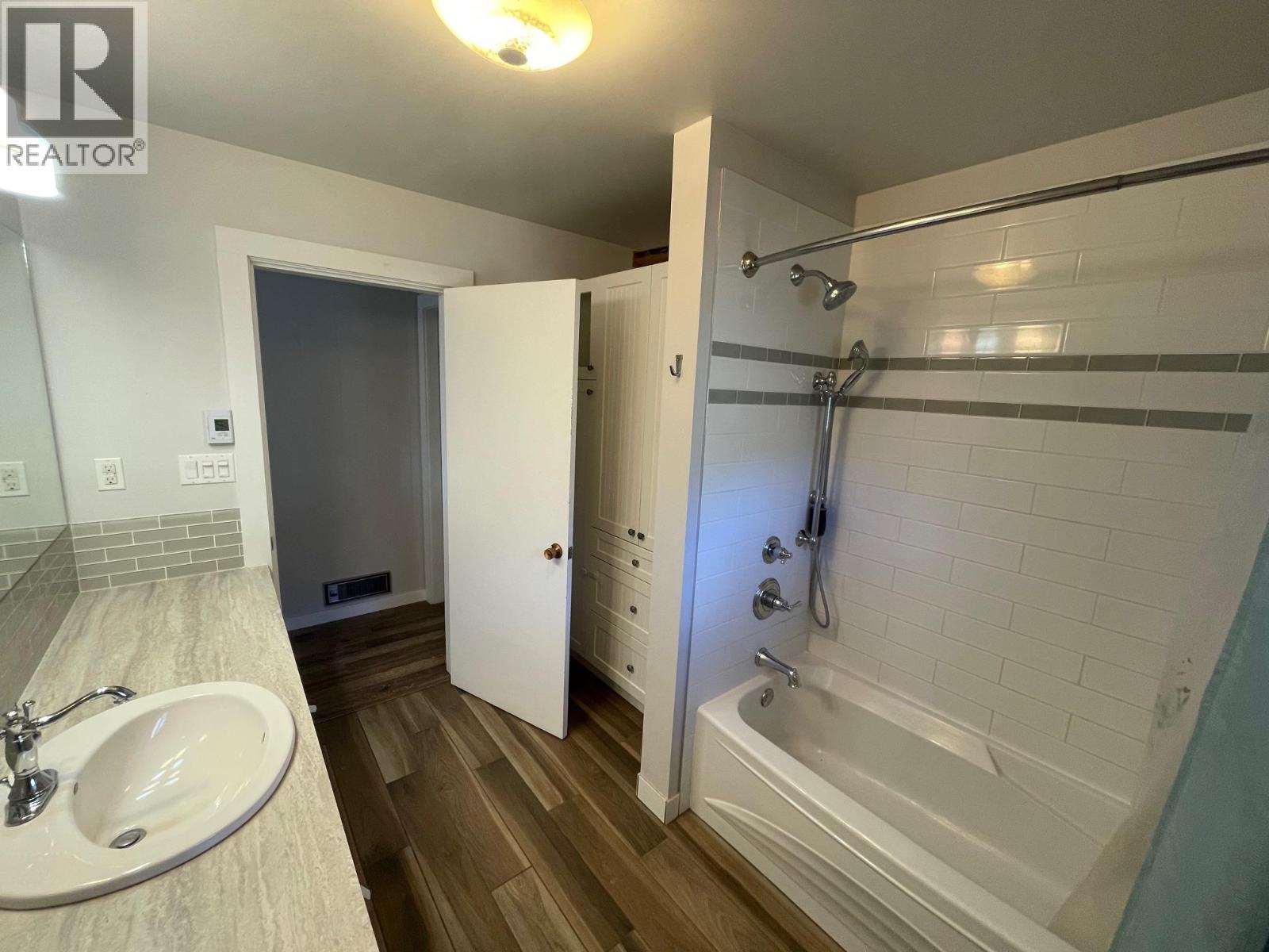 6805 Reservoir Road, Grand Forks