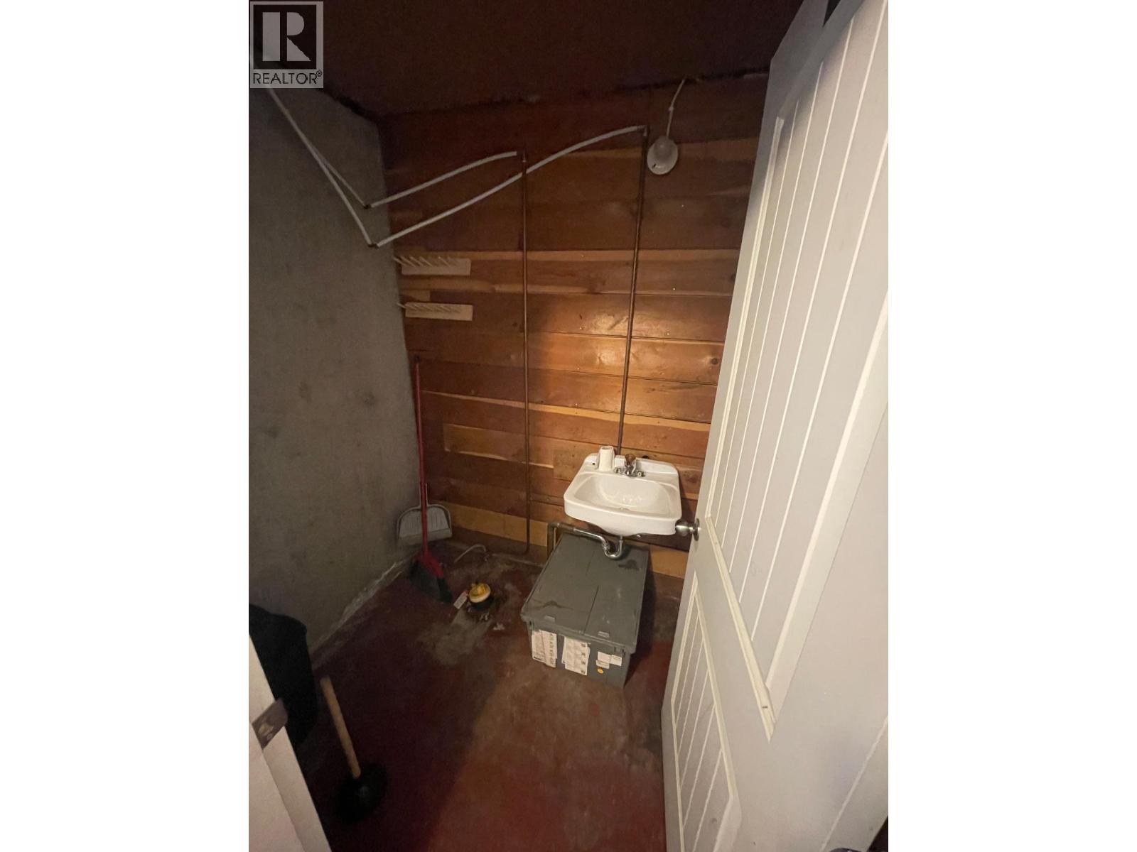 6805 Reservoir Road, Grand Forks