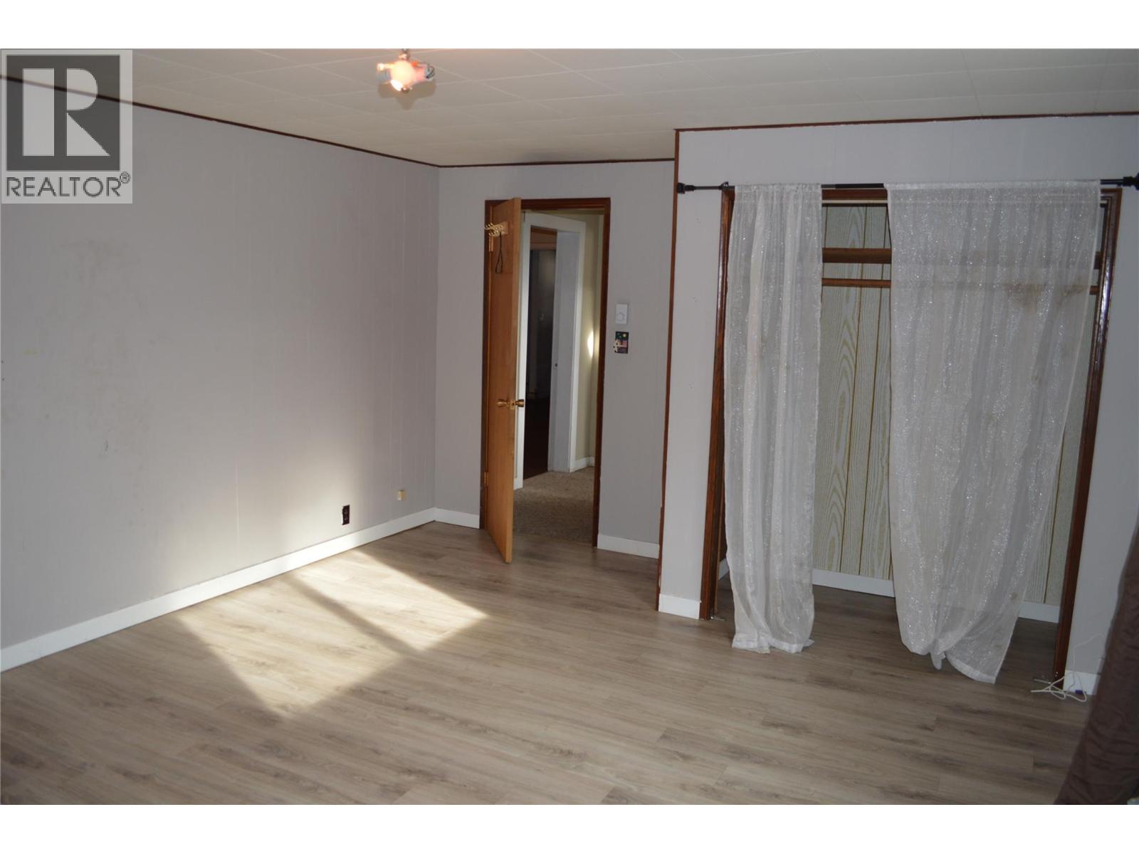 6805 Reservoir Road, Grand Forks