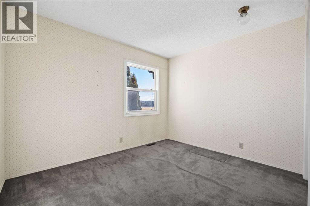 Single Family House for Sale in    Street SW Woodbine Calgary 