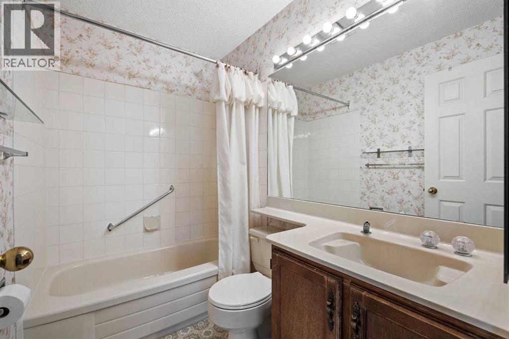 Single Family House for Sale in    Street SW Woodbine Calgary 