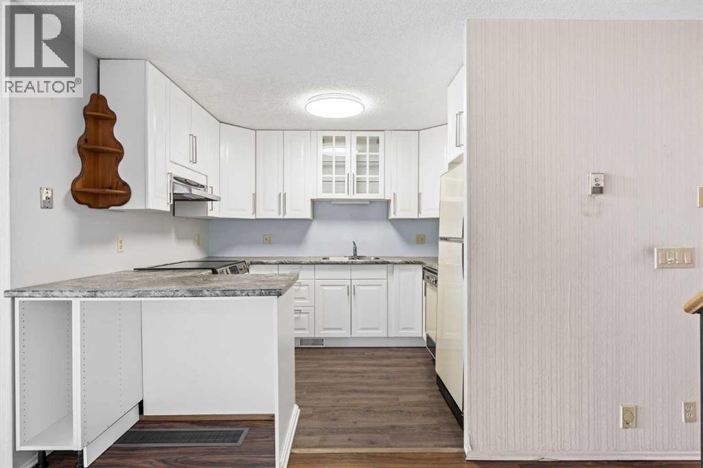 Single Family House for Sale in    Street SW Woodbine Calgary 