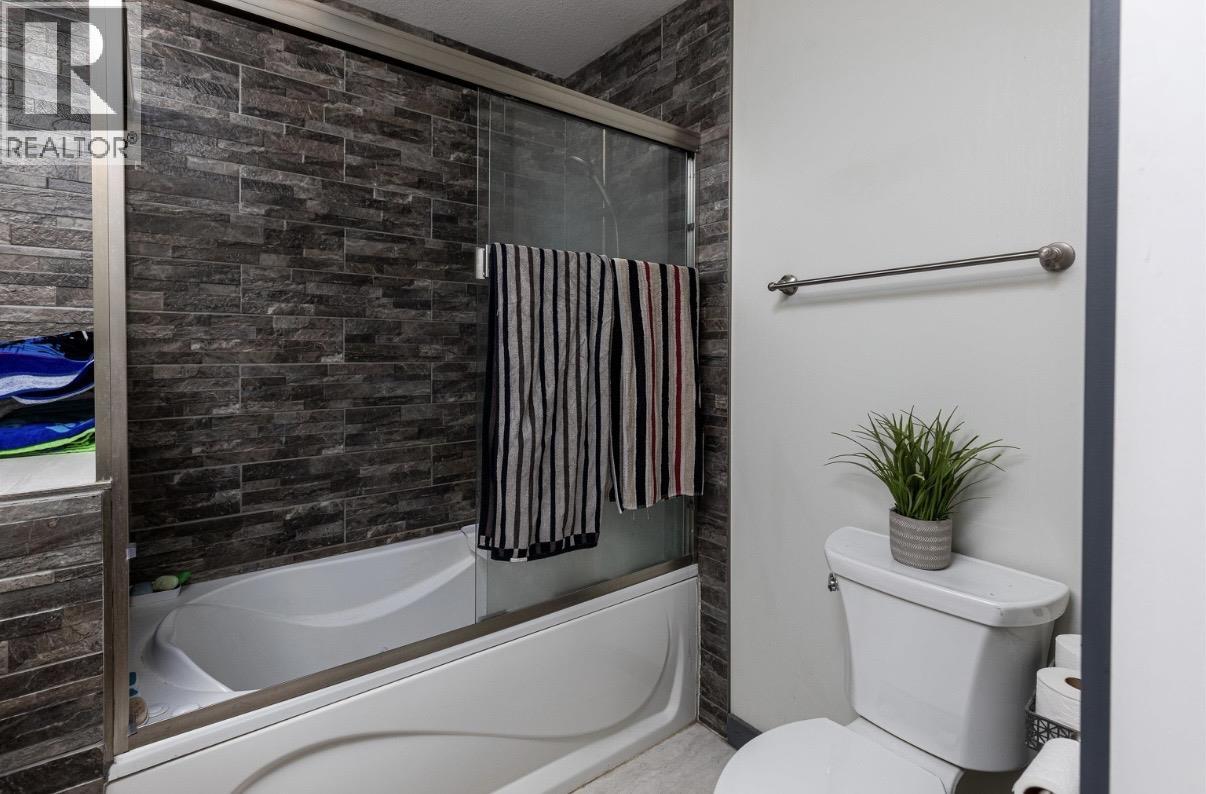 4427 GREIG Avenue, Terrace