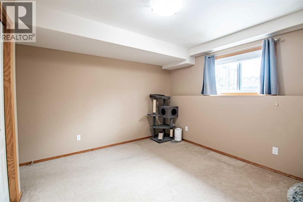 22 Mcdougall Close, Penhold