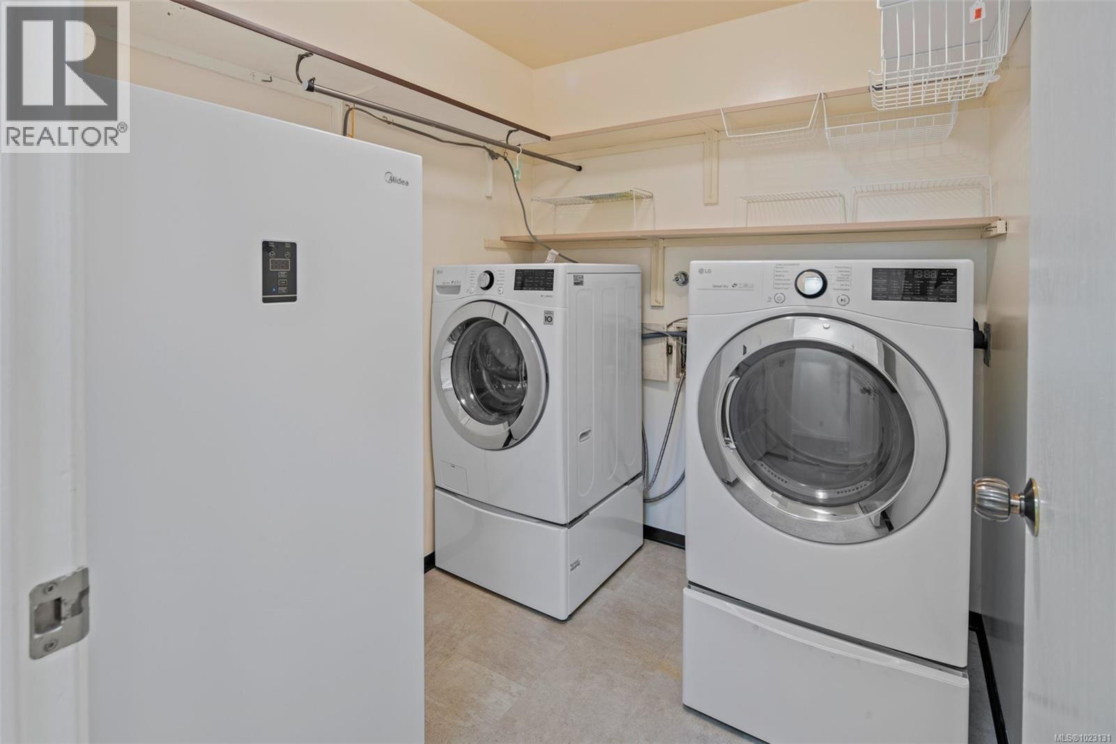 #108 1149 ROCKLAND AVE - 28