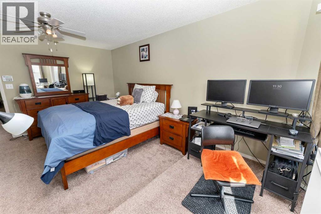 Single Family House for Sale in  Hawkmount Green NW Hawkwood Calgary 