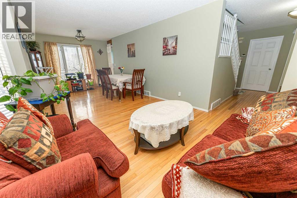 Single Family House for Sale in  Hawkmount Green NW Hawkwood Calgary 