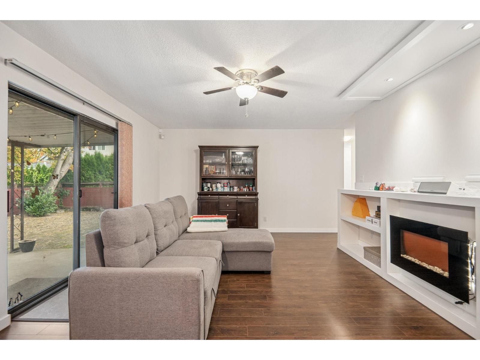 6103 172B Street - photo 2