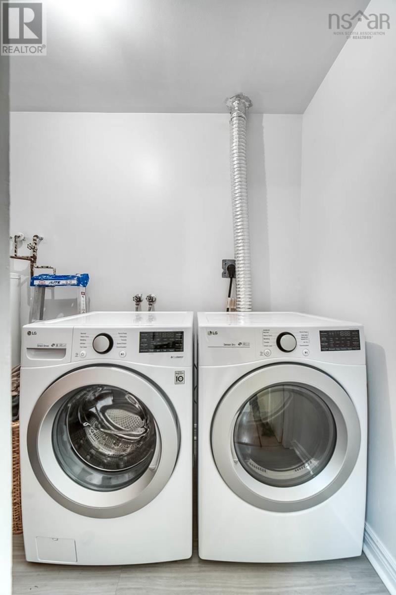 Property 27 of 37 of 405 15 Langbrae Drive