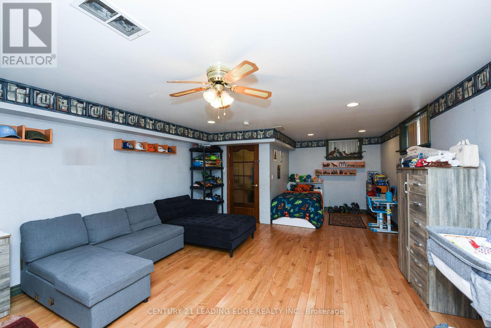 34 PARAGON ROAD - 32