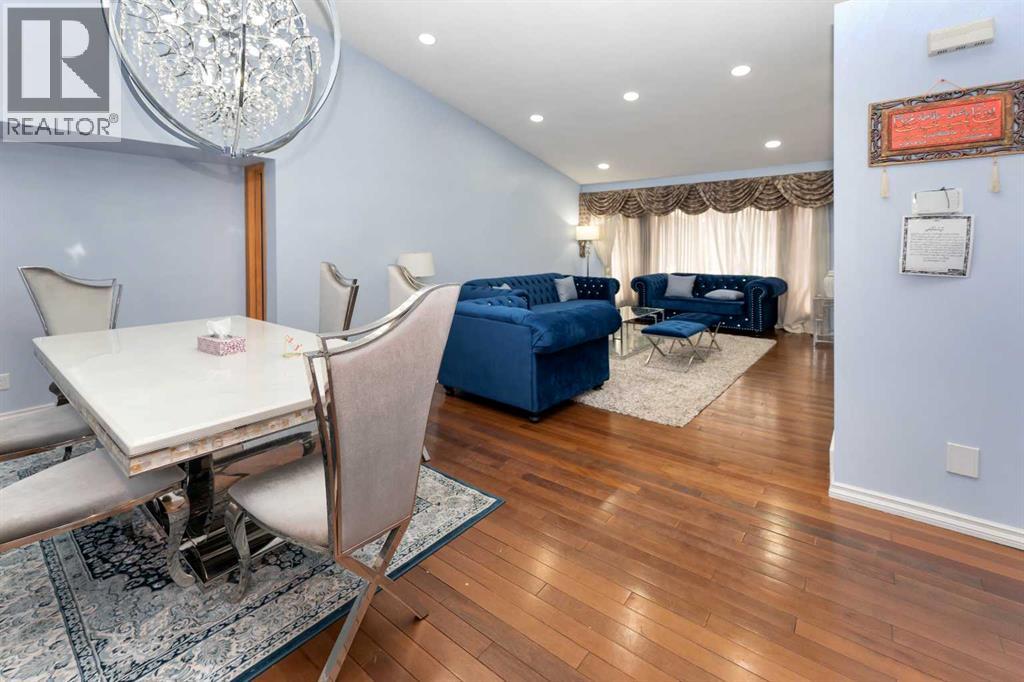 Single Family House 4 Level for Sale in  Coral Sands Place NE Coral Springs Calgary 