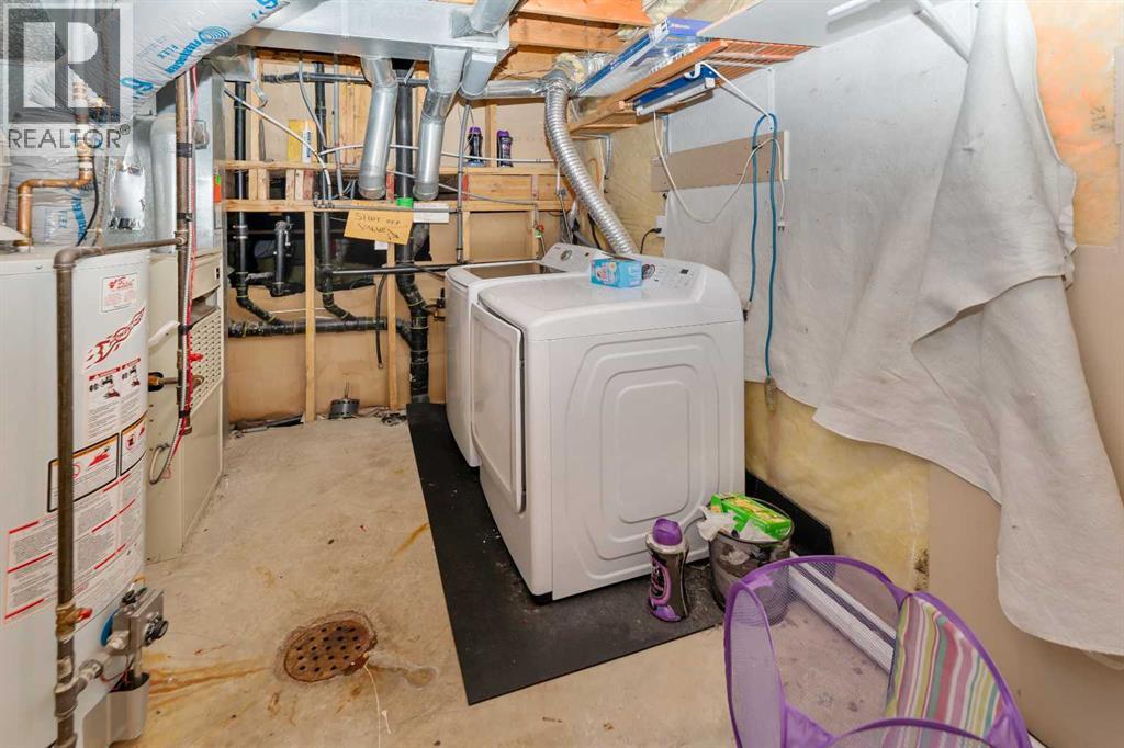 Single Family House 4 Level for Sale in  Coral Sands Place NE Coral Springs Calgary 