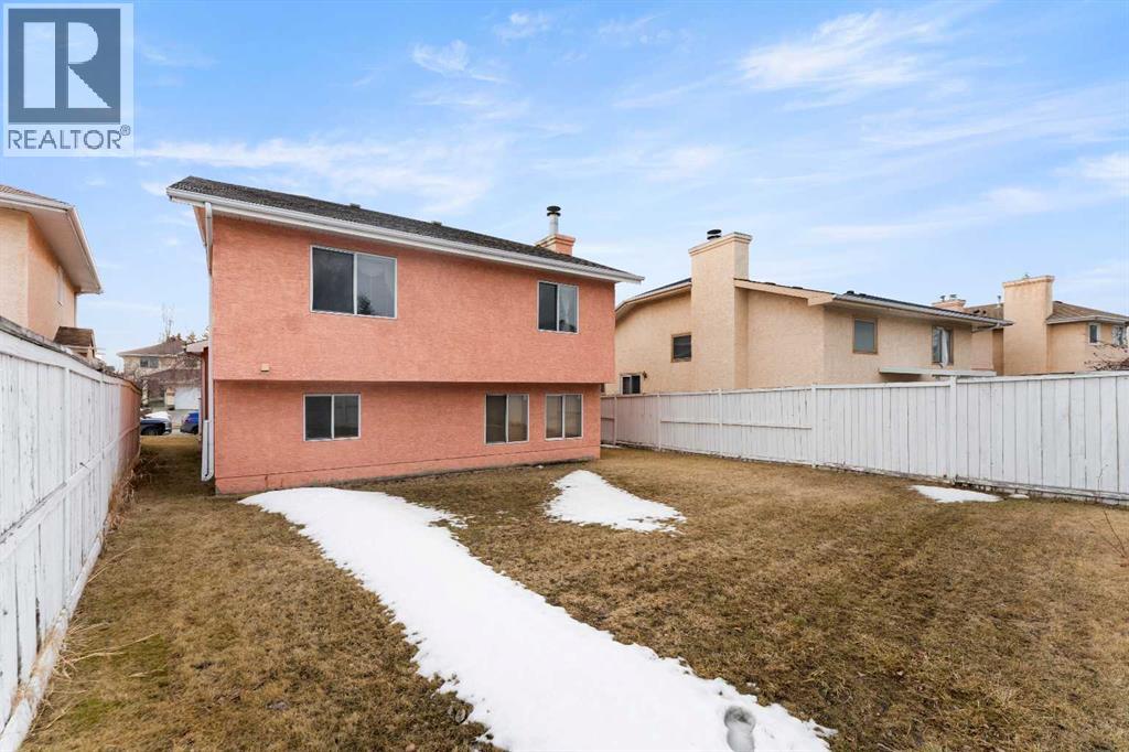 Single Family House 4 Level for Sale in  Coral Sands Place NE Coral Springs Calgary 