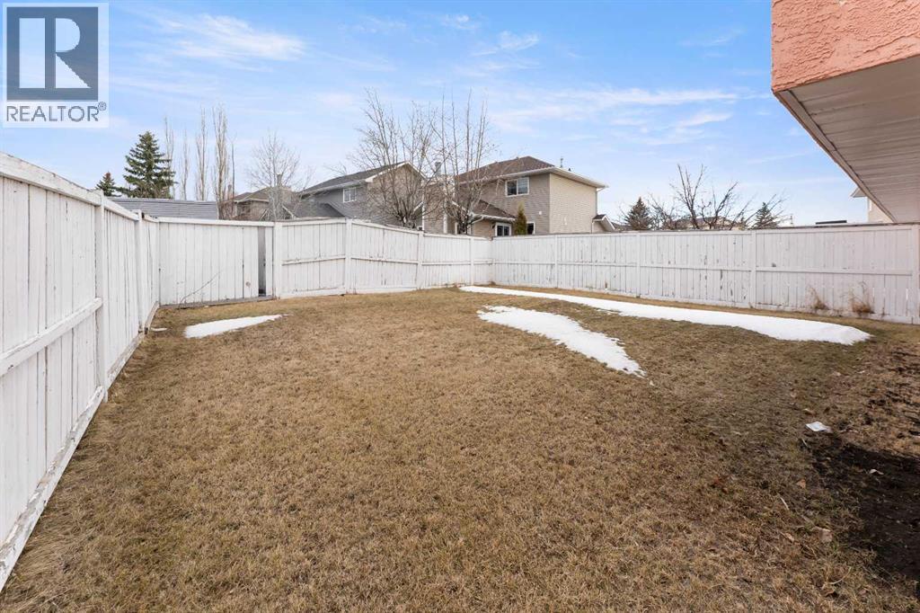 Single Family House 4 Level for Sale in  Coral Sands Place NE Coral Springs Calgary 