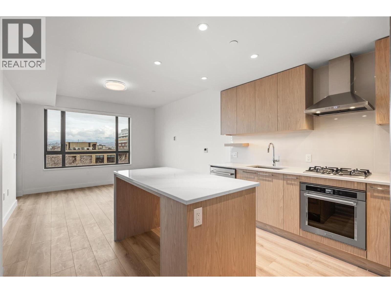 #508 3051 Abbott Street - 5