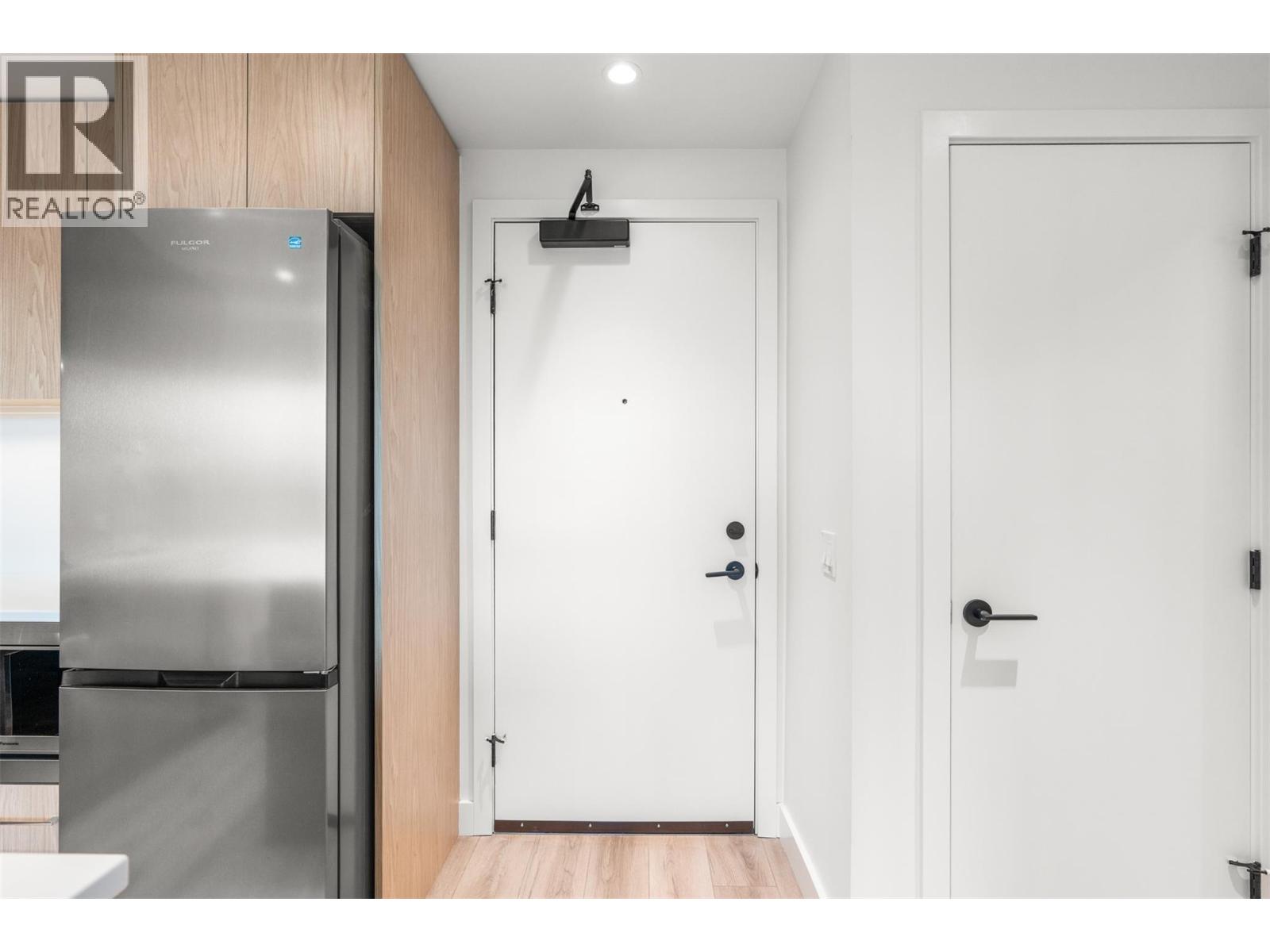 #508 3051 Abbott Street - 6
