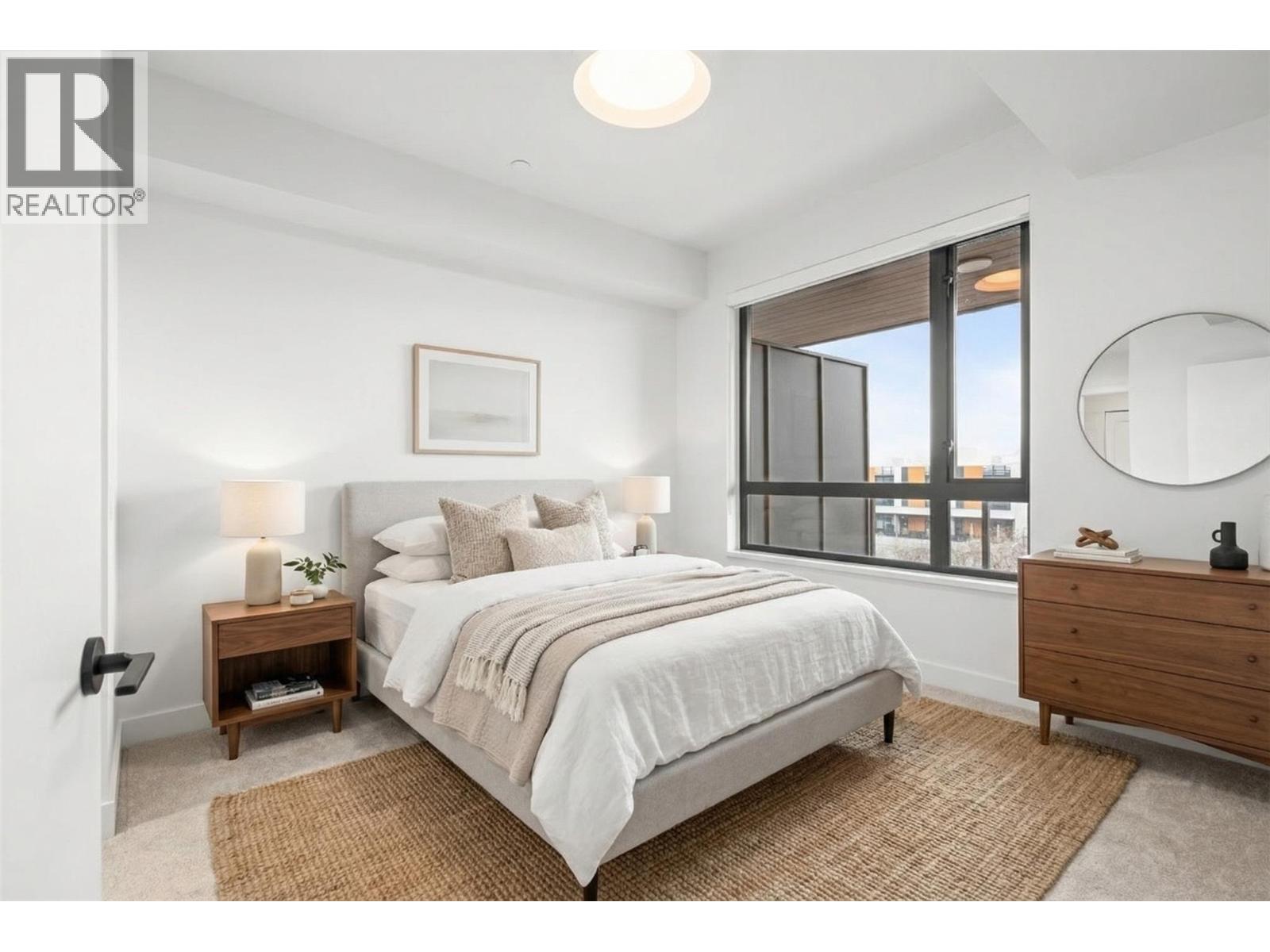 #508 3051 Abbott Street - 4