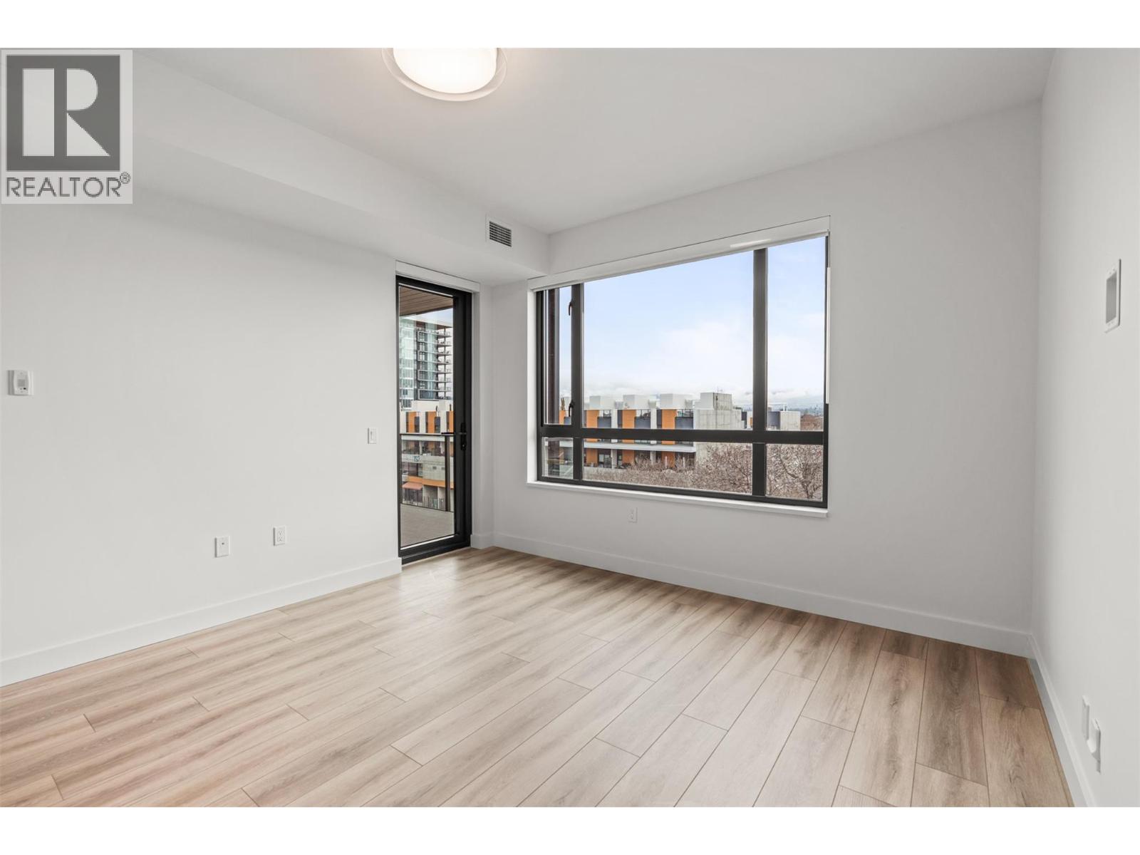 #508 3051 Abbott Street - 16