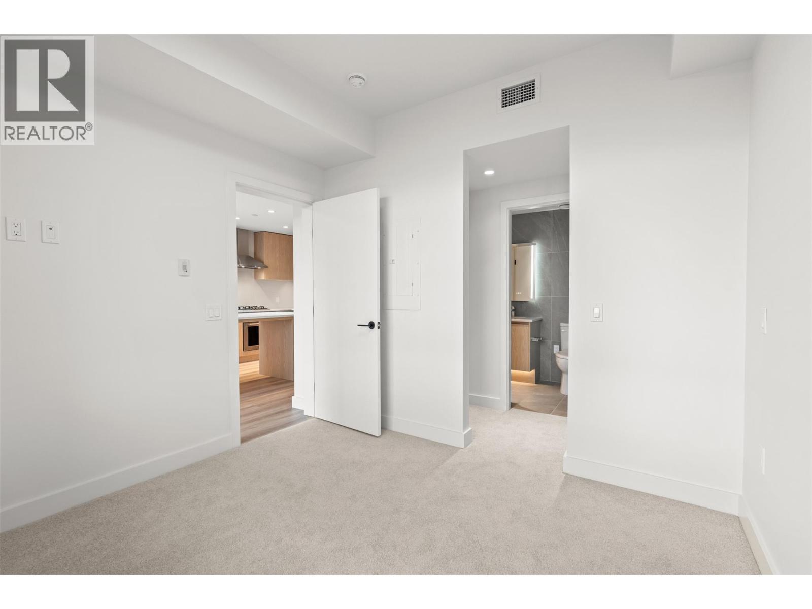 #508 3051 Abbott Street - 20