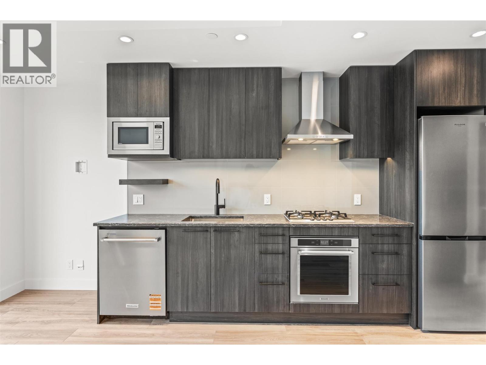 #409 3051 Abbott Street - 2