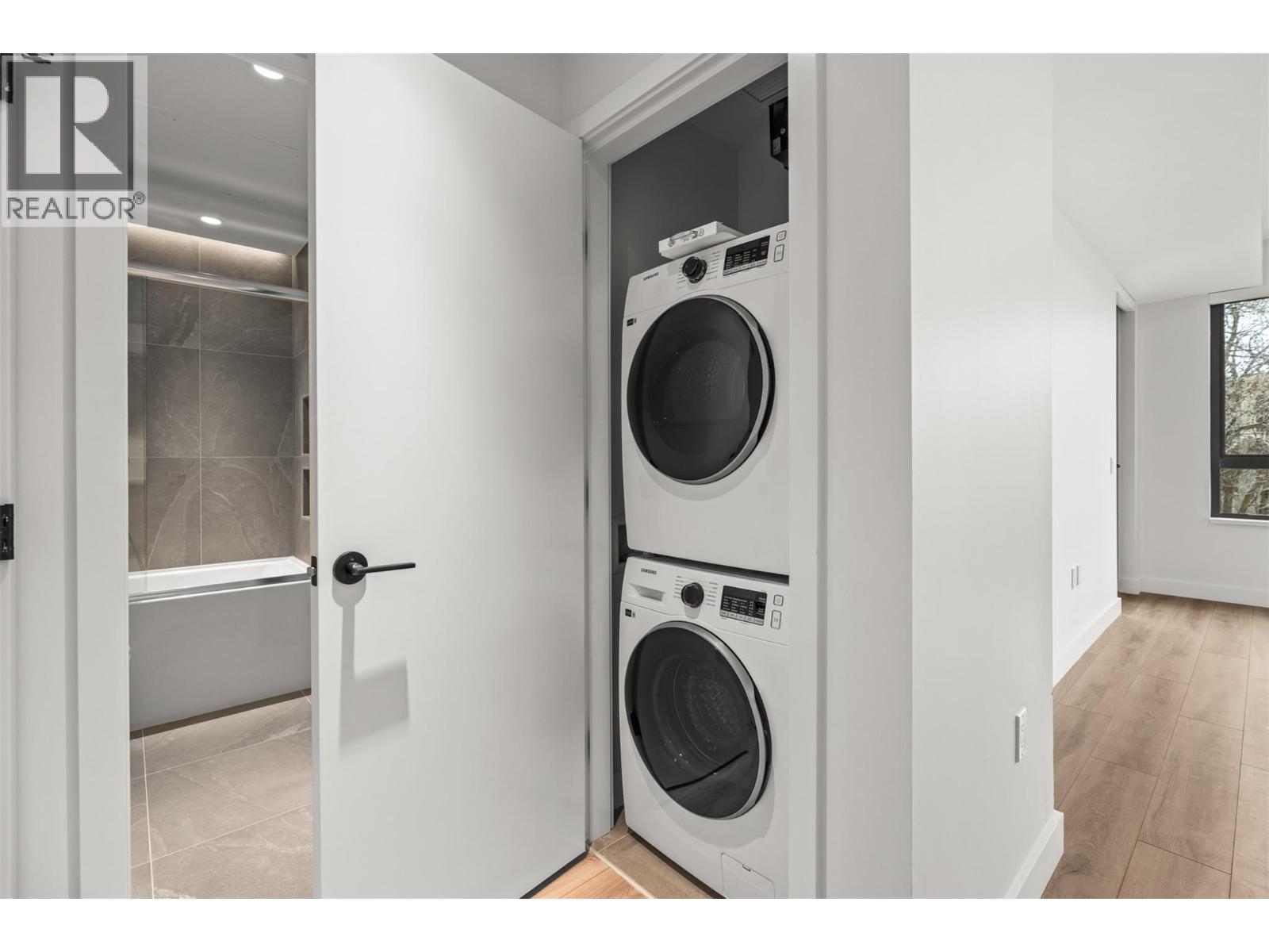 #308 3051 Abbott Street - 22