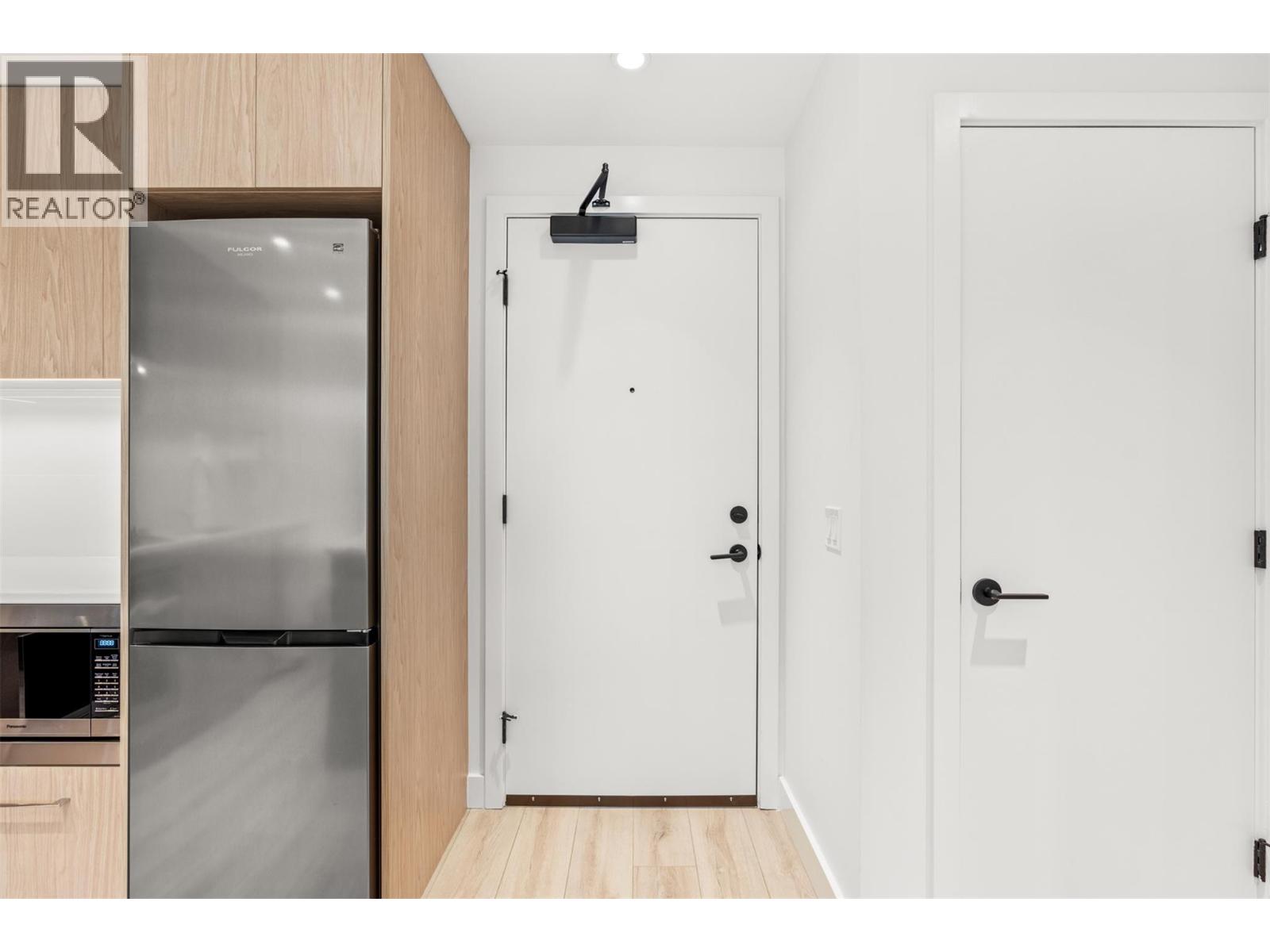 #308 3051 Abbott Street - 4