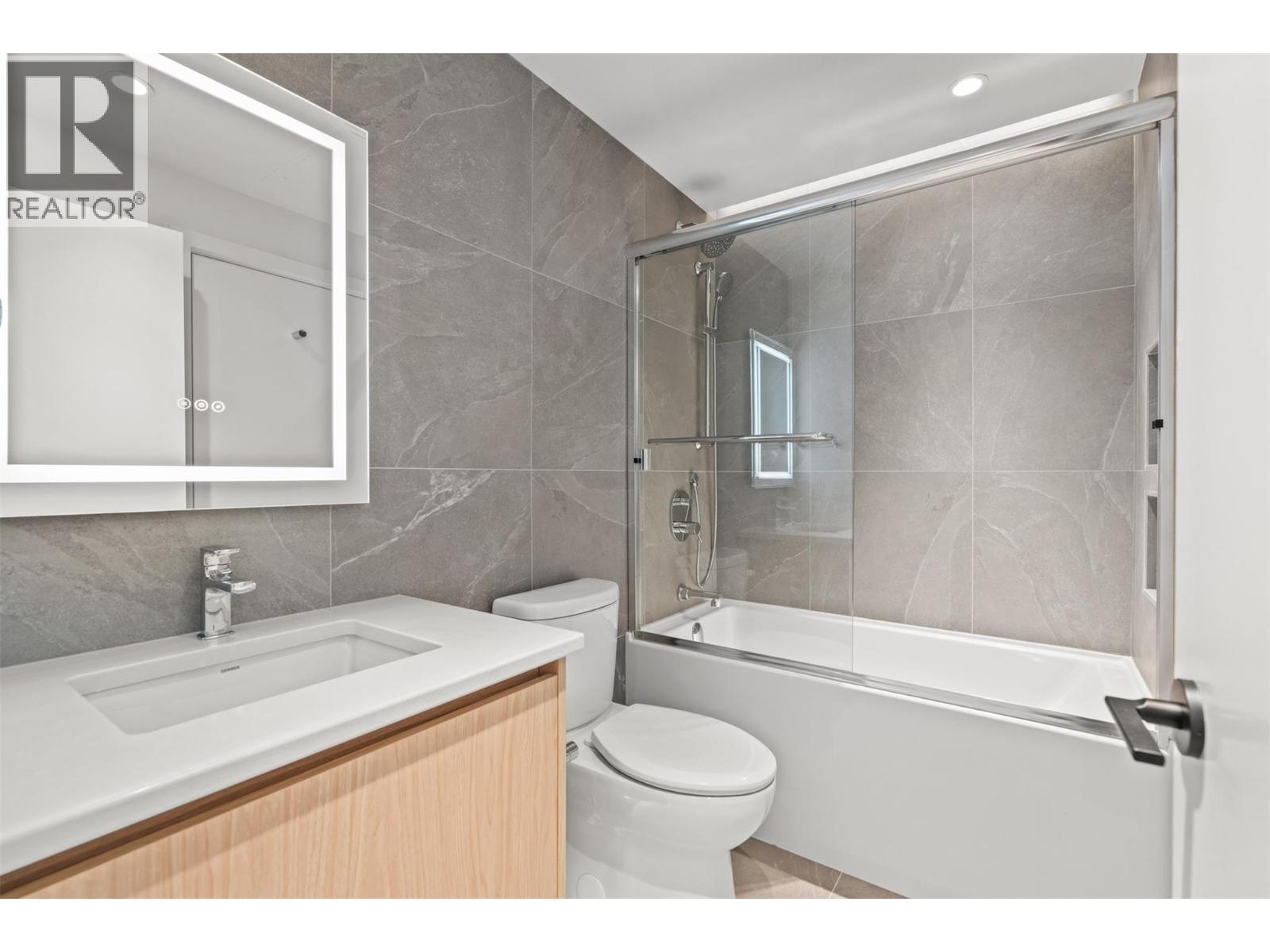 #308 3051 Abbott Street - 21