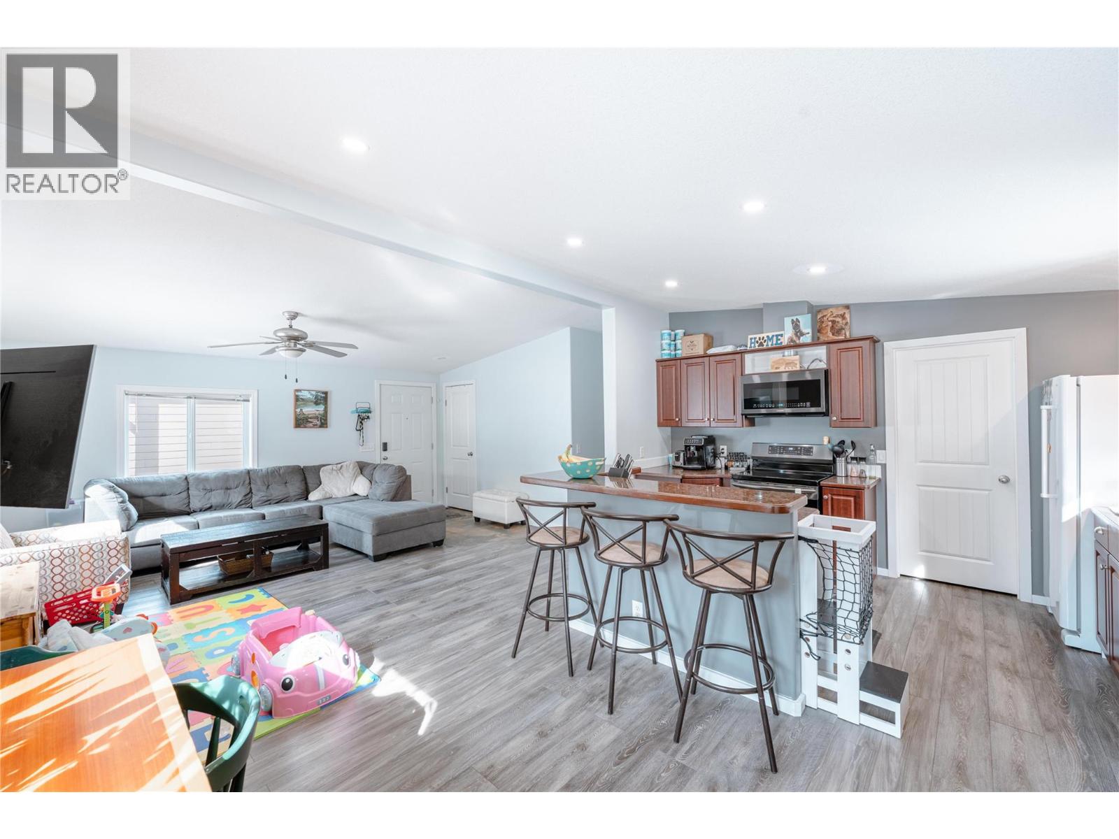 23 Johnson Way, Revelstoke