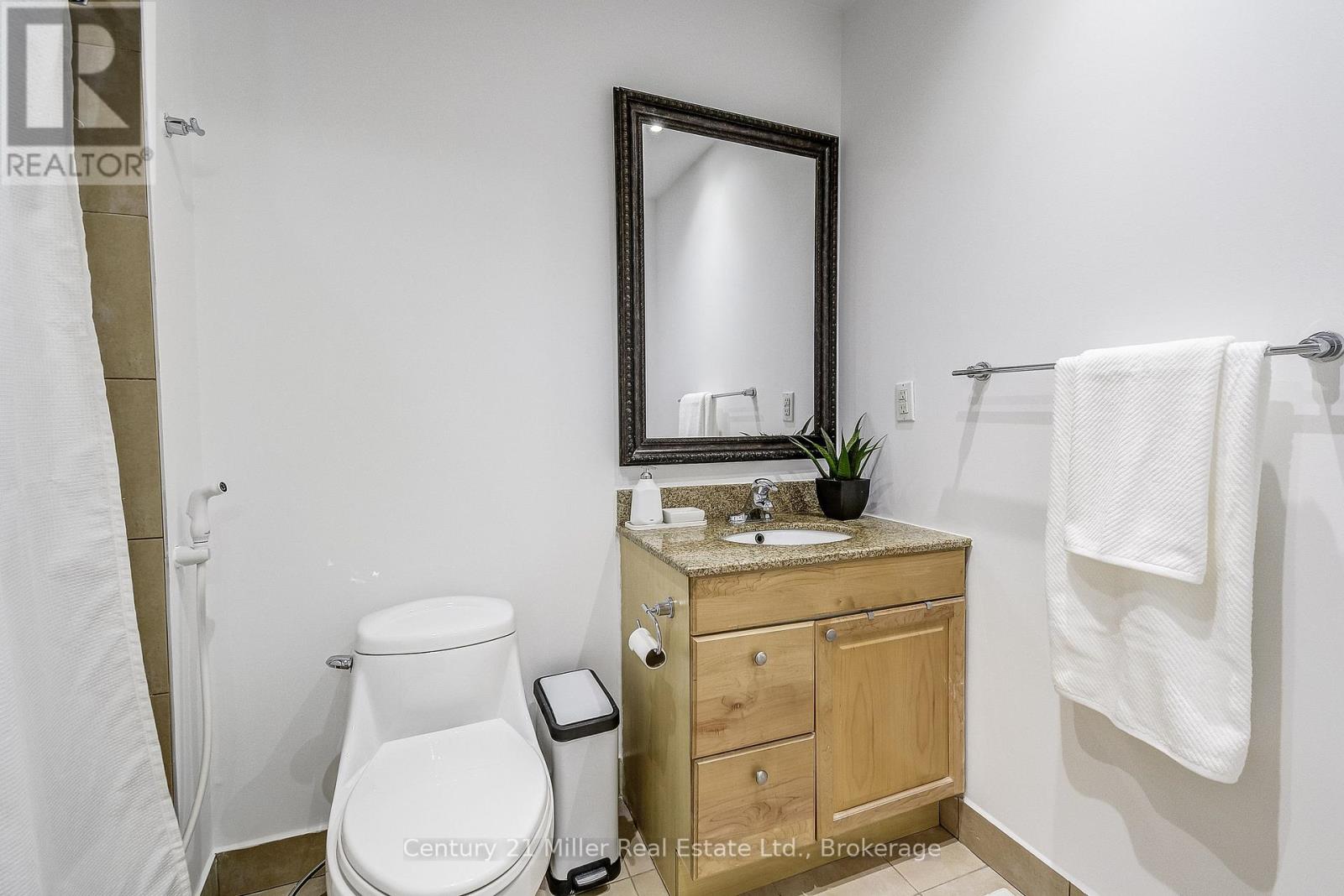 Main 4-piece Bathroom