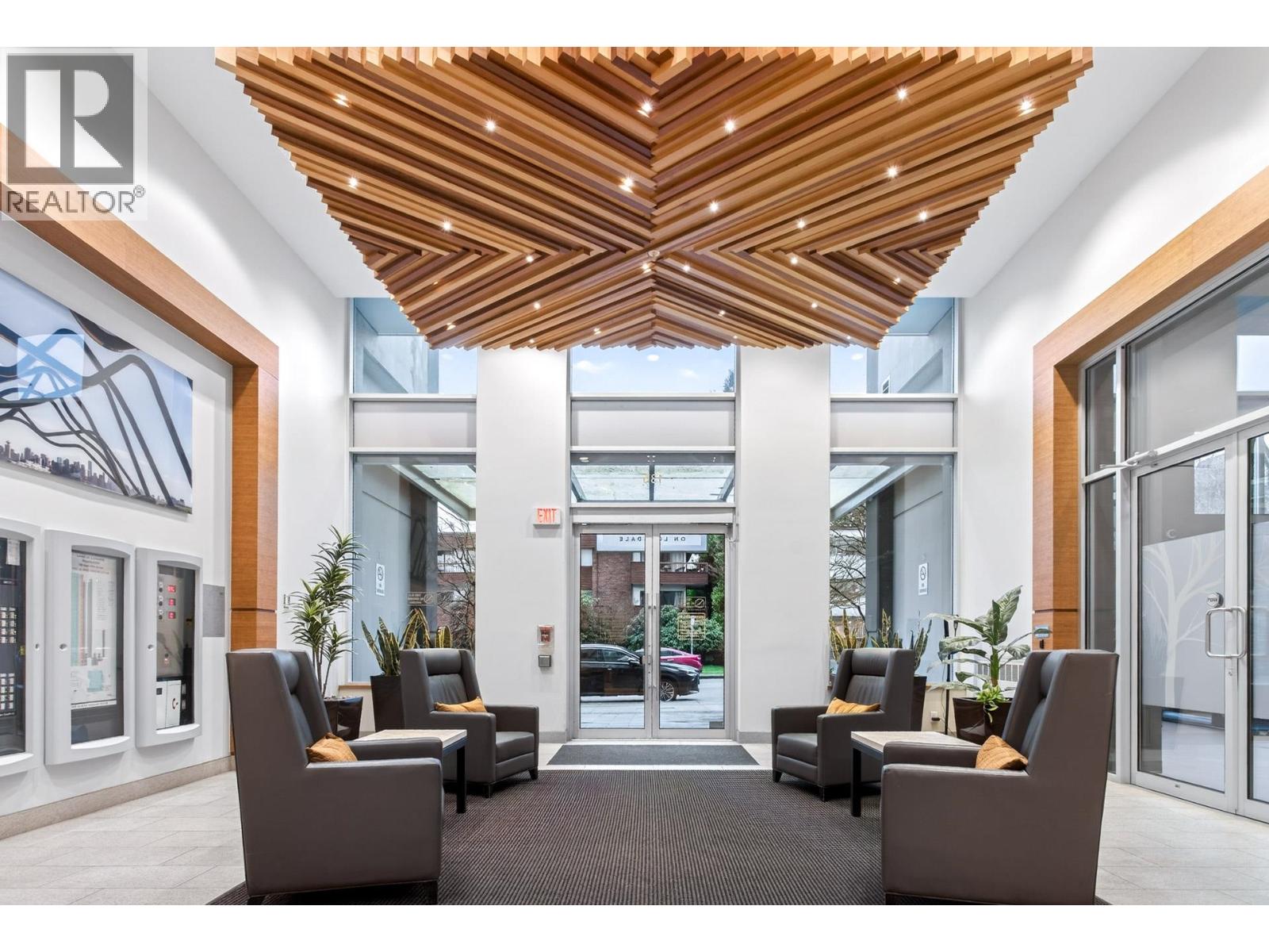 413 135 E 17TH STREET, North Vancouver