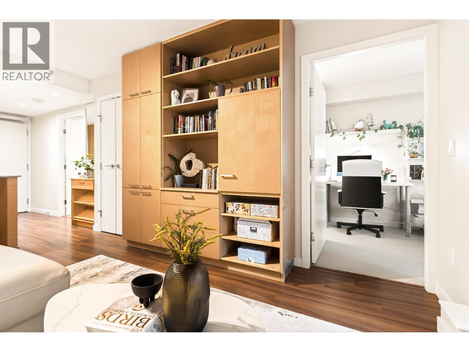 413 135 E 17TH STREET, North Vancouver