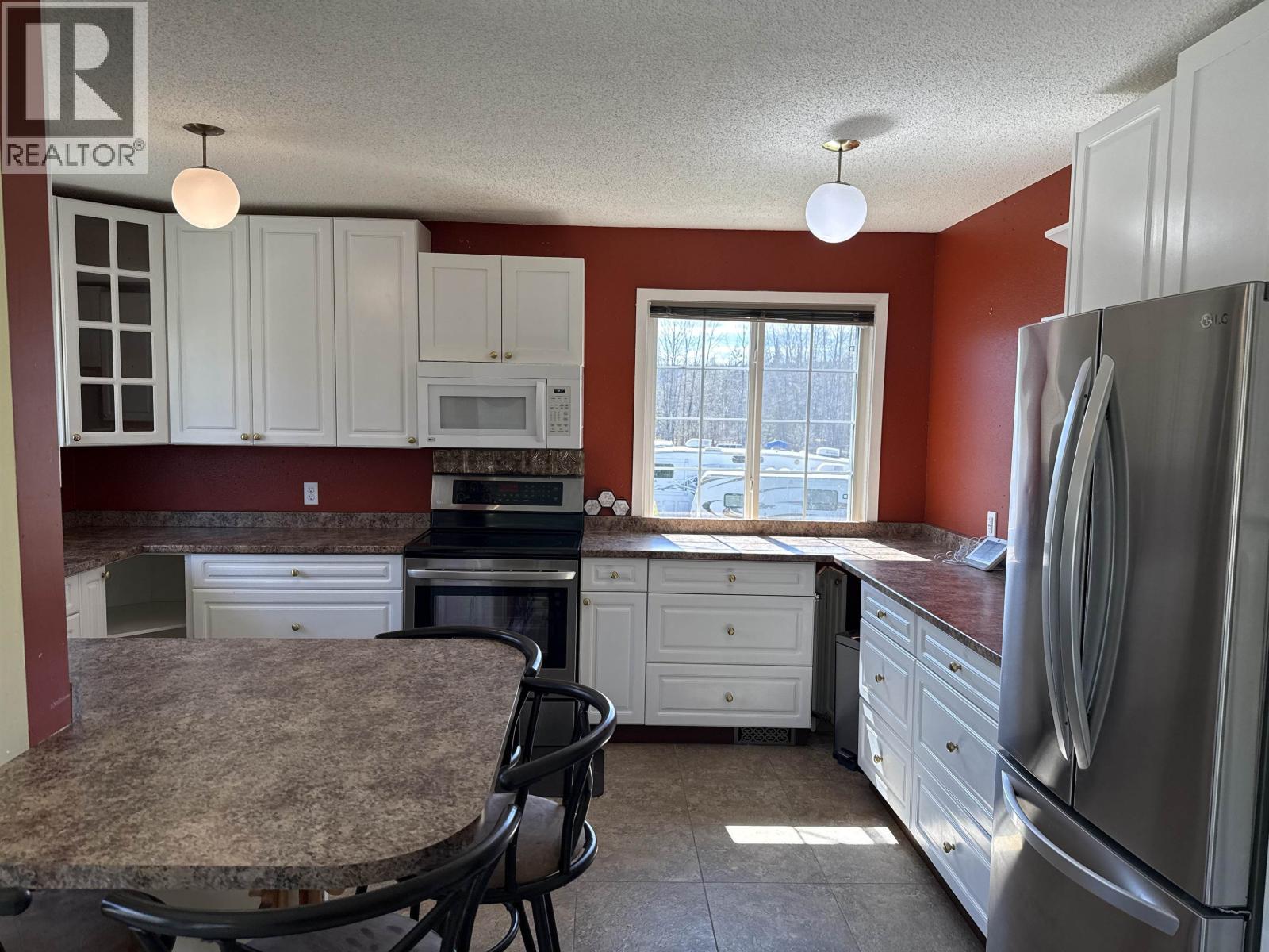 911 HESKETH ROAD - 11