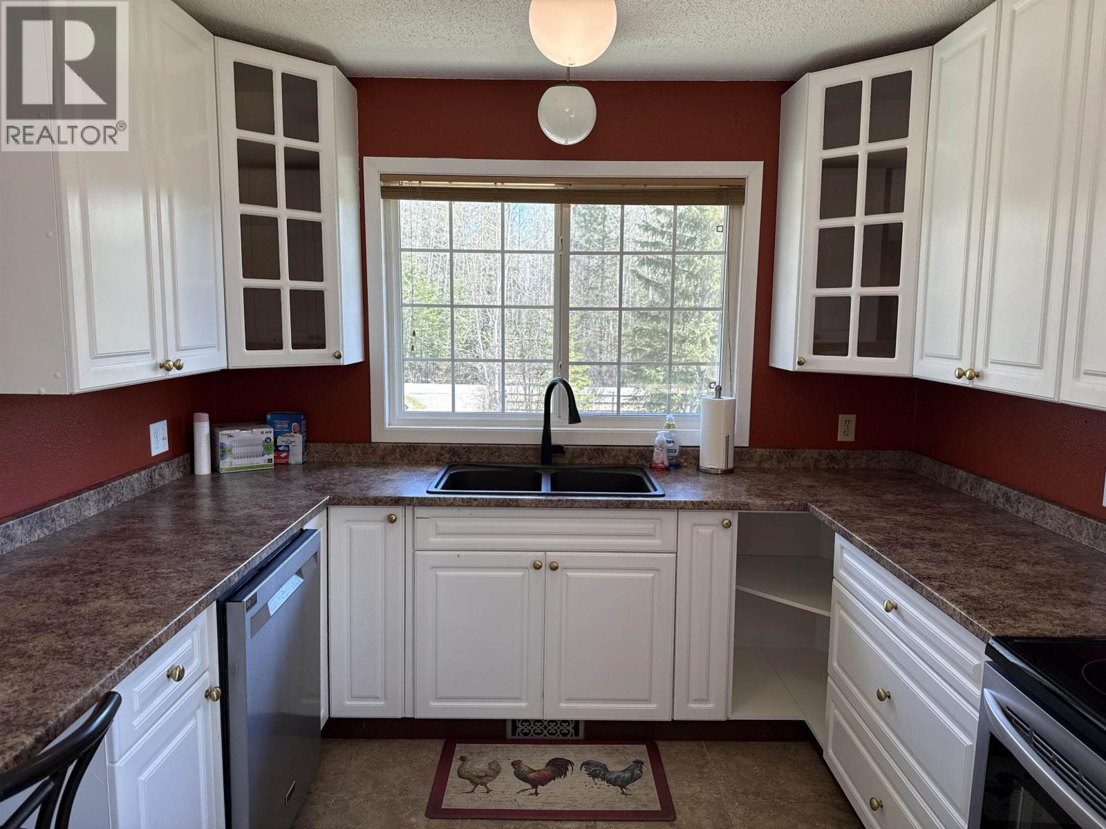 911 HESKETH ROAD - 12