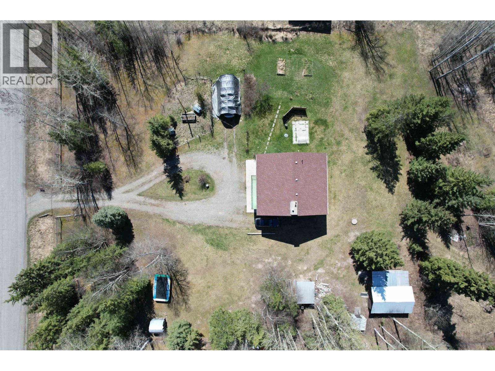 911 HESKETH ROAD - 7