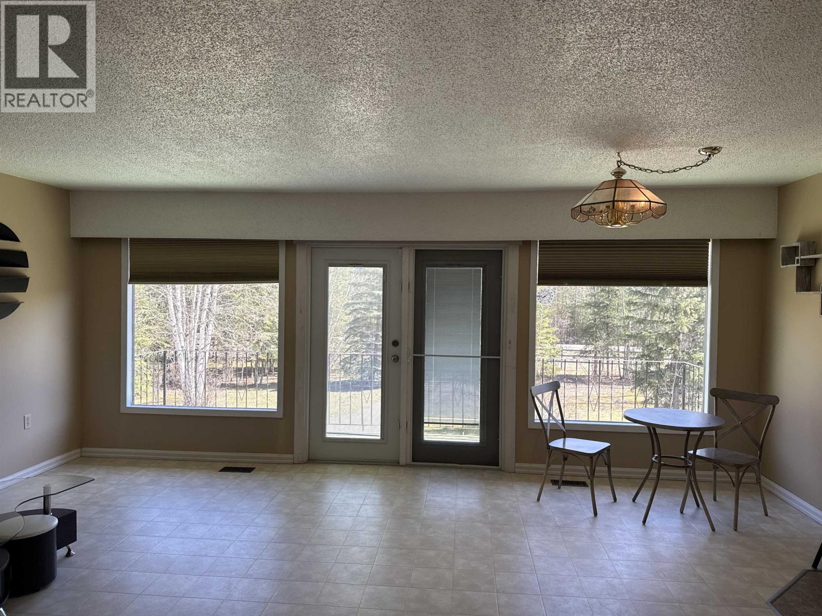 911 HESKETH ROAD - 13