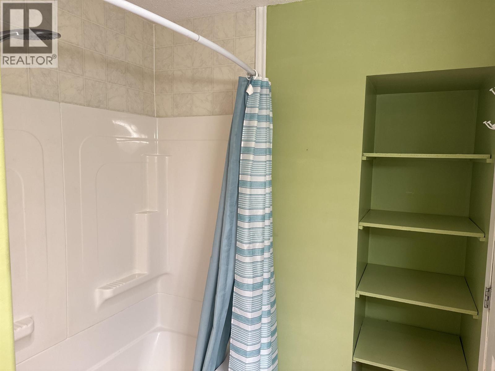 911 HESKETH ROAD - 23