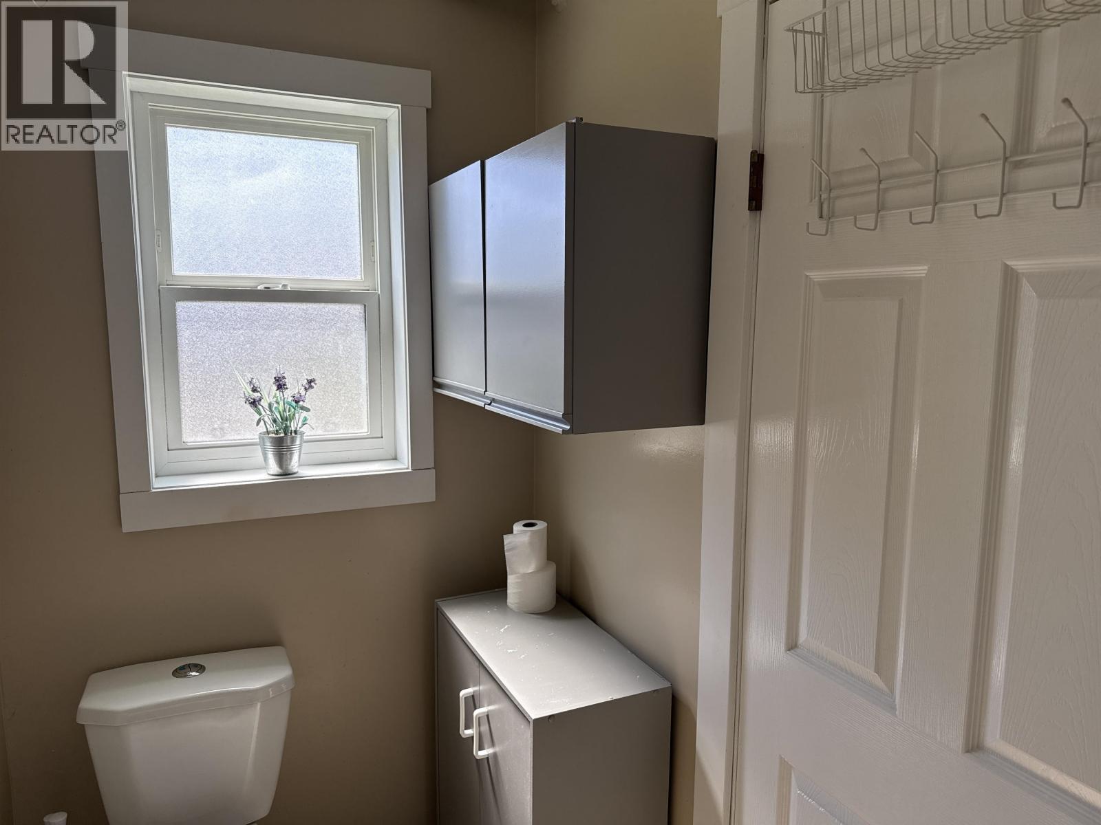 911 HESKETH ROAD - 26