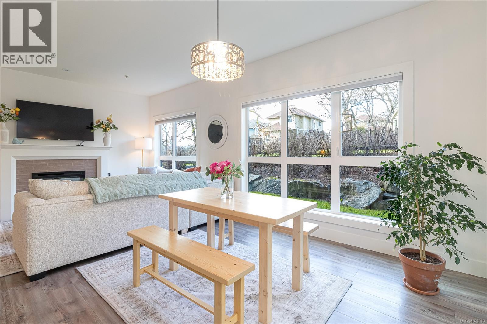 Single Family House for Sale in   Travino Lane Saanich 