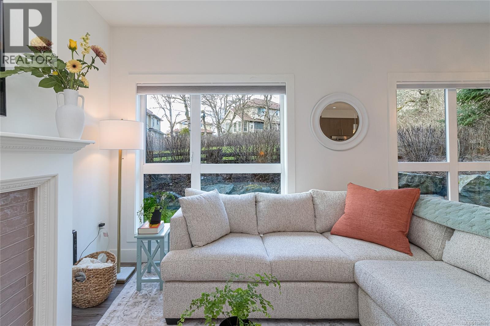 Single Family House for Sale in   Travino Lane Saanich 